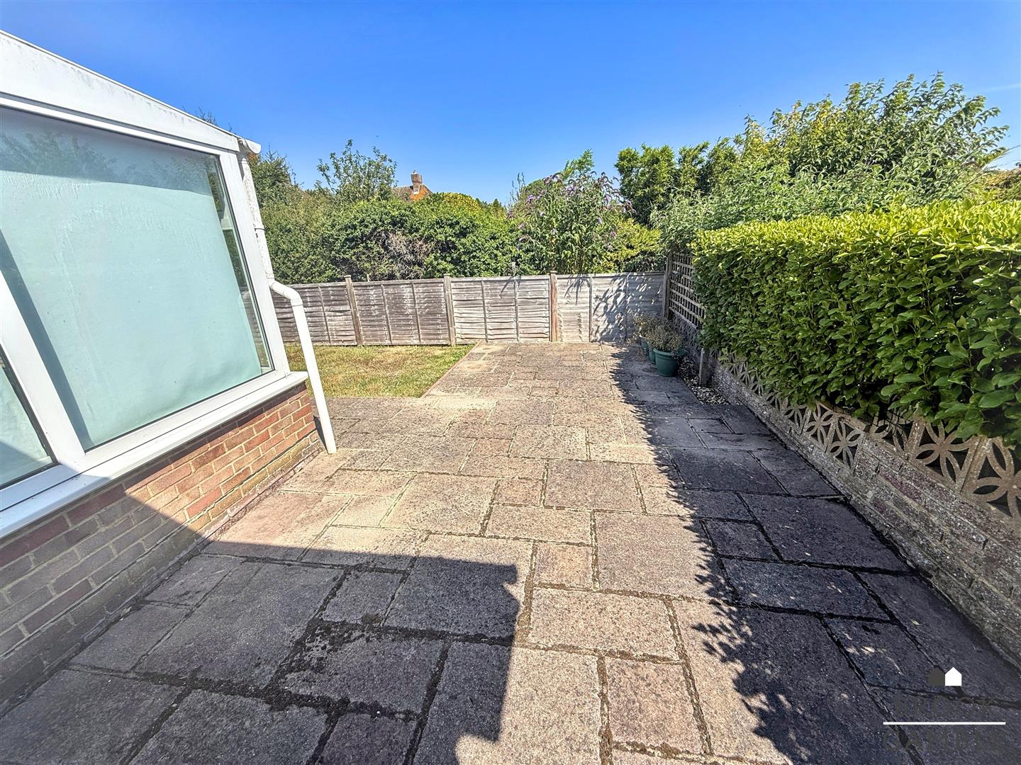 2 Bedroom Bungalow. Buckhurst Close in Eastbourne,  10
